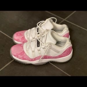 Jordan 11 Low pink snakeskin